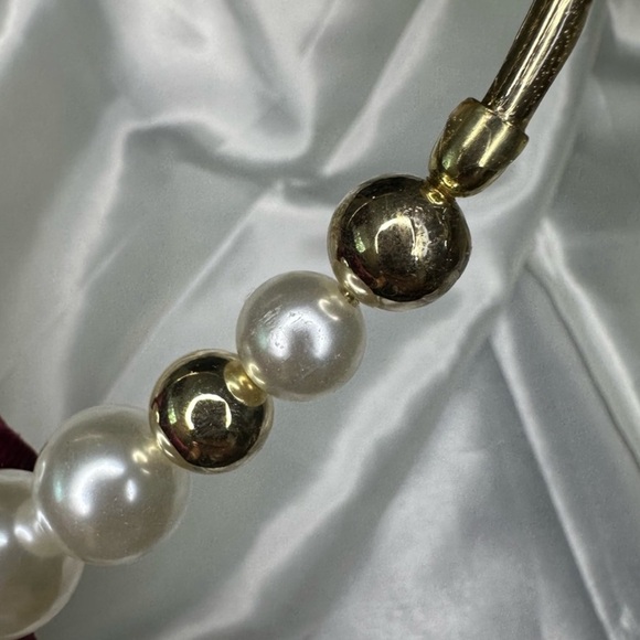 Stainless 18K Gold and White Pearl Necklaces - Picture 5 of 11